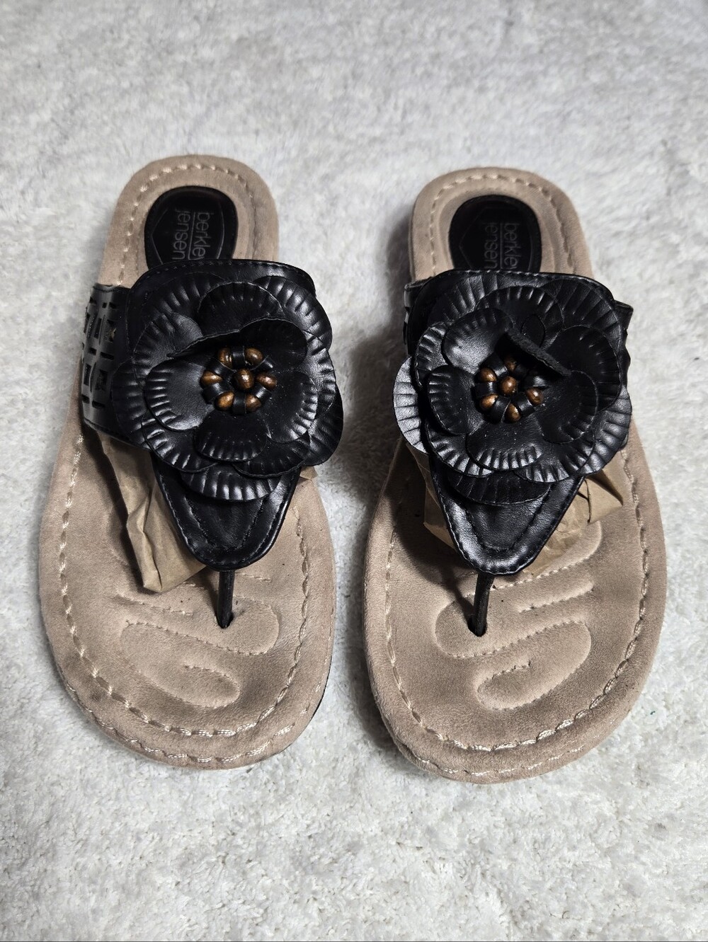 Berkley Jensen Thong Sandals With Large Flower Sz 8 Black